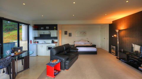 Sheer Pleasure Accommodation - E Caravan Parks 12