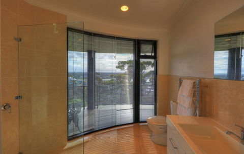 Sheer Pleasure Accommodation - E Caravan Parks 2