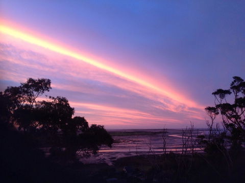 Sheer Pleasure Accommodation - E Caravan Parks 10