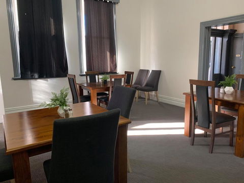 New Cornwall Hotel - E Caravan Parks 2