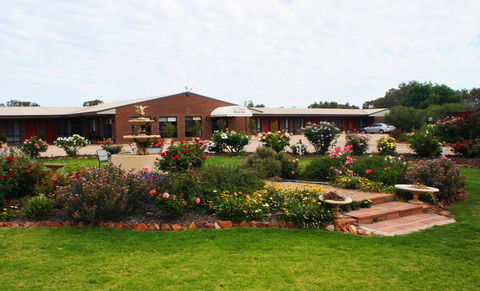 Newell Motor Inn Narrandera - E Caravan Parks 1