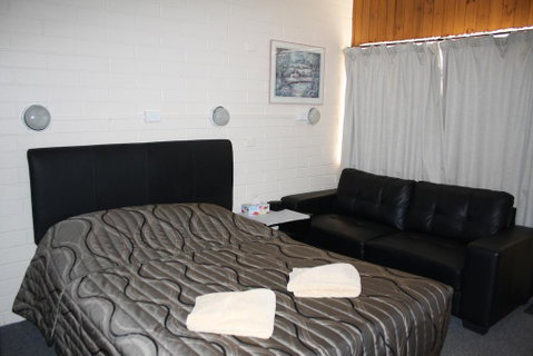 Nhill Oasis Motel - E Caravan Parks 2