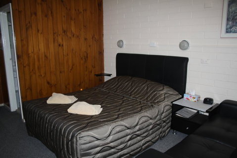 Nhill Oasis Motel - E Caravan Parks 0
