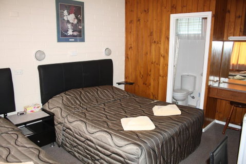Nhill Oasis Motel - E Caravan Parks 1