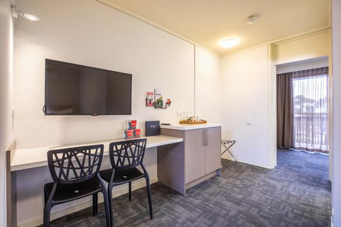 Nightcap At Shoppingtown Hotel - E Caravan Parks 3