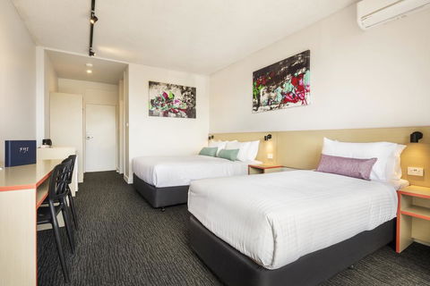 Nightcap At Waltzing Matilda Hotel - E Caravan Parks 0