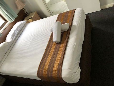 Normandie Inn And Function Centre - E Caravan Parks 1