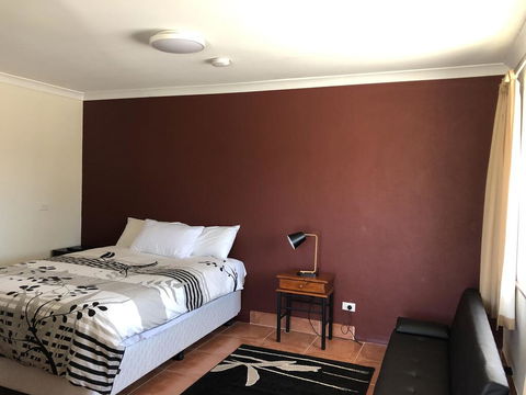 Northampton Motor Hotel - E Caravan Parks 0