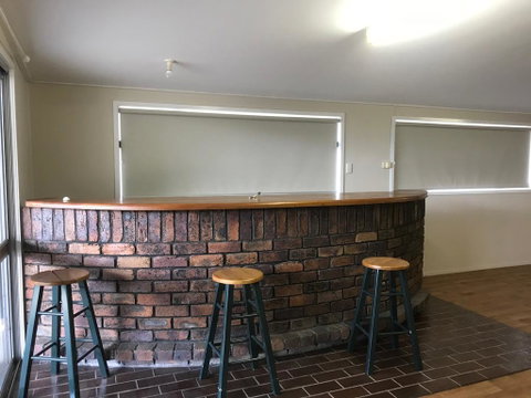 O'Shea's Royal Hotel - E Caravan Parks 2