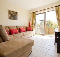 Oaks apartment at dee why beach - E Caravan Parks