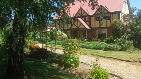 Oaktree Guest House - E Caravan Parks 0
