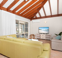 Occy's  Fingal Bay - E Caravan Parks