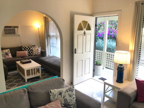 Ocean Beach Cottage - E Caravan Parks 0