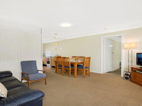 Ocean Blue Apartment Five - Ground Floor Apartment - E Caravan Parks 1