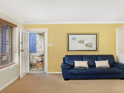 Ocean Blue Apartment Five - Ground Floor Apartment - E Caravan Parks 3