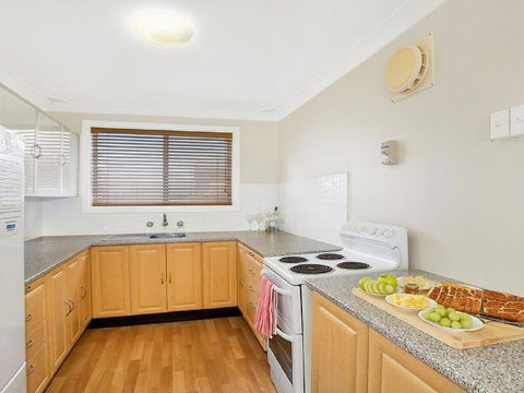 Ocean Blue Apartment Five - Ground Floor Apartment - E Caravan Parks 2