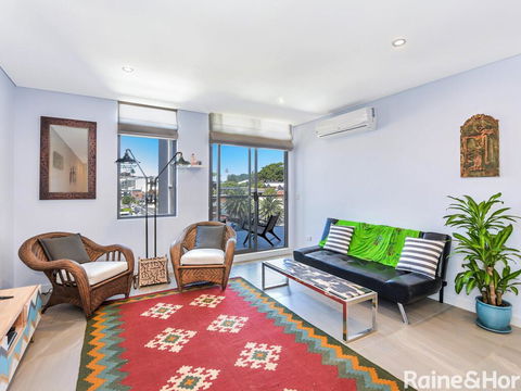 Oceans Edge #8 - 8/5 Campbell Crescent, Terrigal - E Caravan Parks 3
