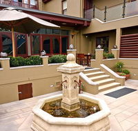 Old Bank Boutique Hotel - E Caravan Parks