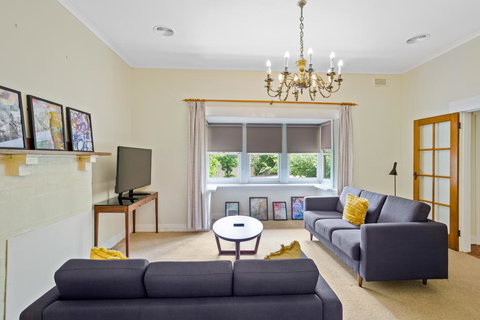 Old World Charm On Shannon - E Caravan Parks 1