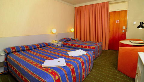 Olympia Motel - E Caravan Parks 2