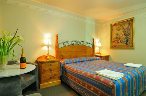 Olympia Motel - E Caravan Parks 1