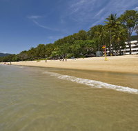 On Palm Cove Beachfront Apartments - E Caravan Parks