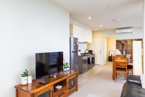 ON TOP OF THE WORLD - BEST VIEWS IN MELBOURNE !! - E Caravan Parks 3