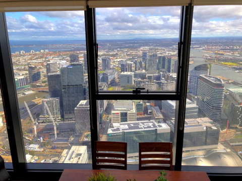 ON TOP OF THE WORLD - BEST VIEWS IN MELBOURNE !! - E Caravan Parks 2