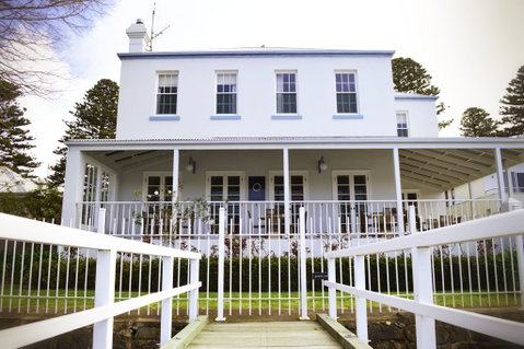 Oscars Waterfront Boutique Hotel - E Caravan Parks 0