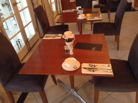 Oscars Waterfront Boutique Hotel - E Caravan Parks 1