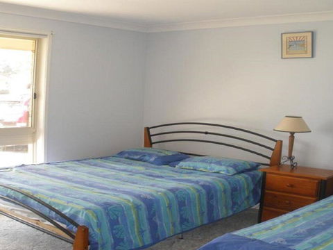 Ourimbah - Across From The Local Rock Pools - E Caravan Parks 2
