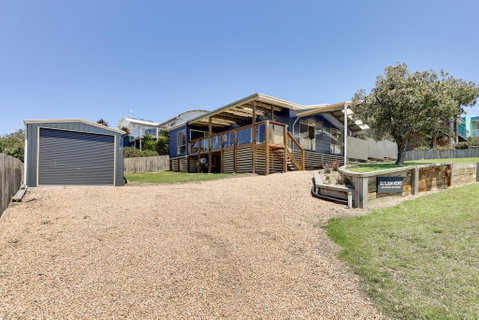 Outlook Views - E Caravan Parks 0