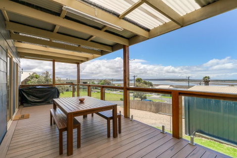 Outlook Views - E Caravan Parks 2