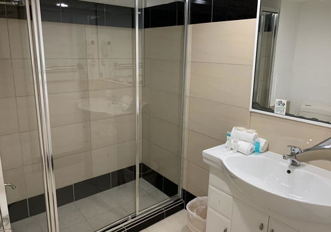 Outrigger Burleigh - E Caravan Parks 3