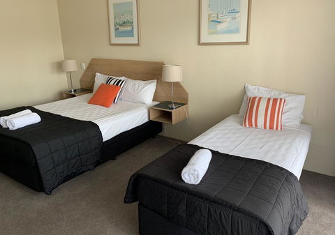 Outrigger Burleigh - E Caravan Parks 2