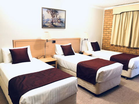 OVERLANDER MOTOR LODGE - E Caravan Parks 2