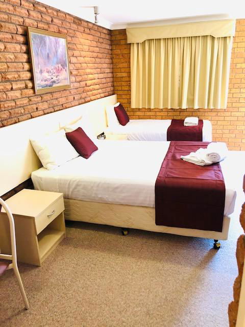 OVERLANDER MOTOR LODGE - E Caravan Parks 3