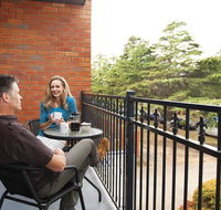 Oxley Court Serviced Apartments - E Caravan Parks