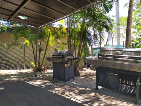 Palm Court Backpackers - E Caravan Parks 2