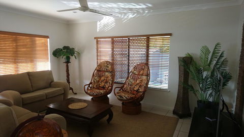 Palm Lakeside Holiday Home - Bowen, Whitsundays, Queensland - E Caravan Parks 2