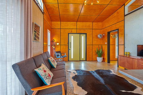 Palm Springs Suite - E Caravan Parks 2