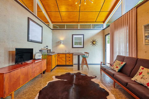 Palm Springs Suite - E Caravan Parks 3