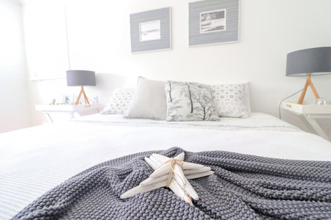 Palms Studio Apartment At Raffetys Resort - E Caravan Parks 0