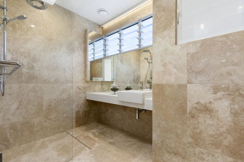 Paperbark B - Luxury Duplex Sunshine Beach - E Caravan Parks 1