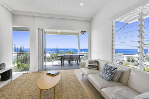 Paperbark B - Luxury Duplex Sunshine Beach - E Caravan Parks 2