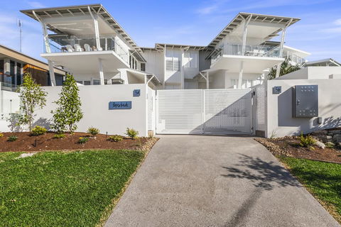 Paperbark B - Luxury Duplex Sunshine Beach - E Caravan Parks 3