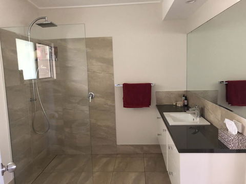 Paradise Retreat - E Caravan Parks 3