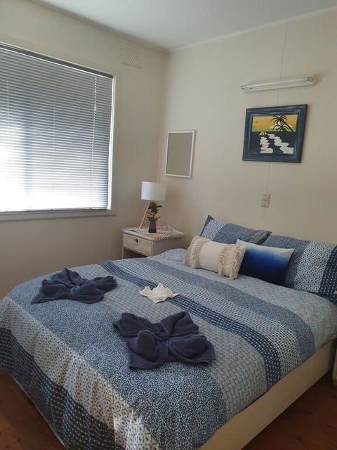 Park Beach Cabins - E Caravan Parks 1