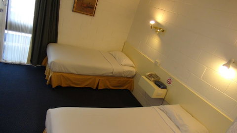 Pathfinder Motel - E Caravan Parks 1