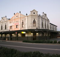 Peden's Hotel - E Caravan Parks